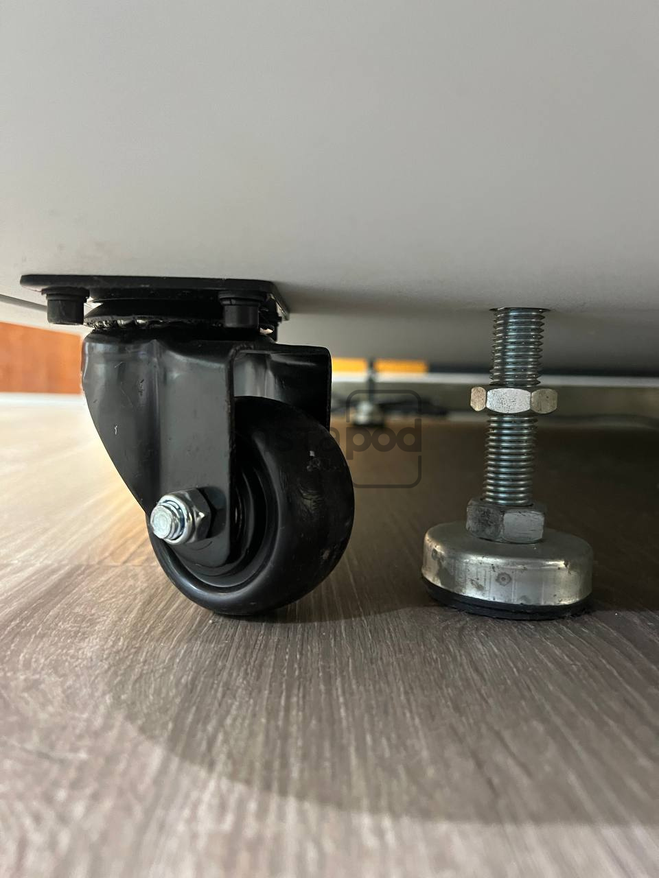 instapods-indoor-office-booth-features-castor-wheel-numero