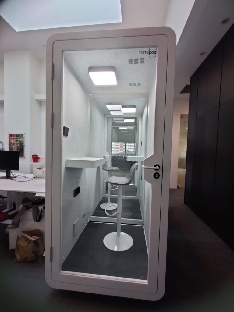 Tired of Noise and Distractions? Discover the Acoustic Benefits of Meeting Pods