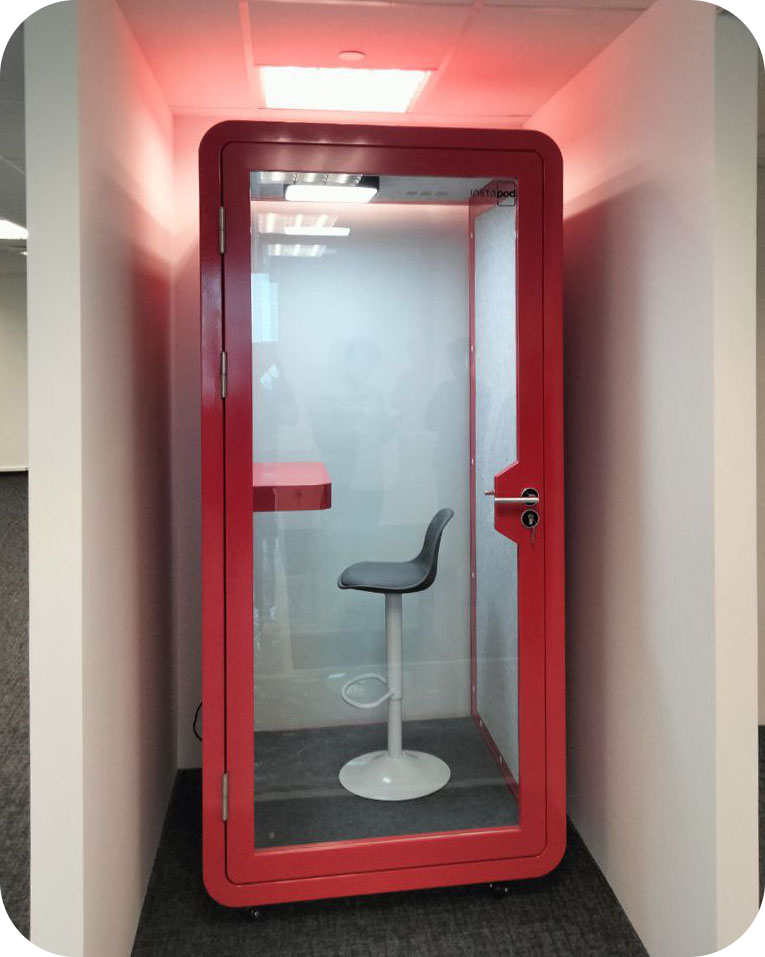Instapod-indoor-office-booth-numero-series-solo-black-showcase