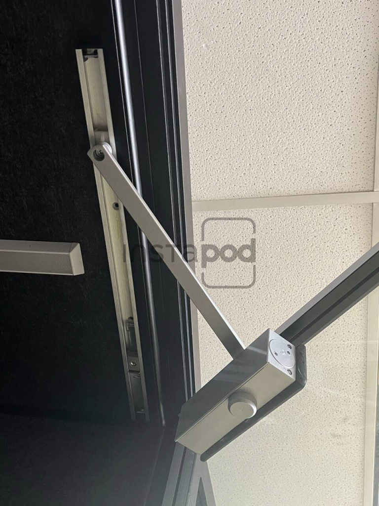 instapods-indoor-office-booth-atmos-series-Self-Closing-Door