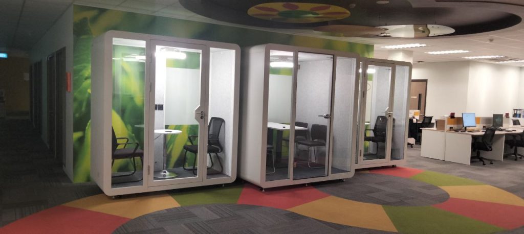 How Office Pods Improve Focus in Busy Work Environments