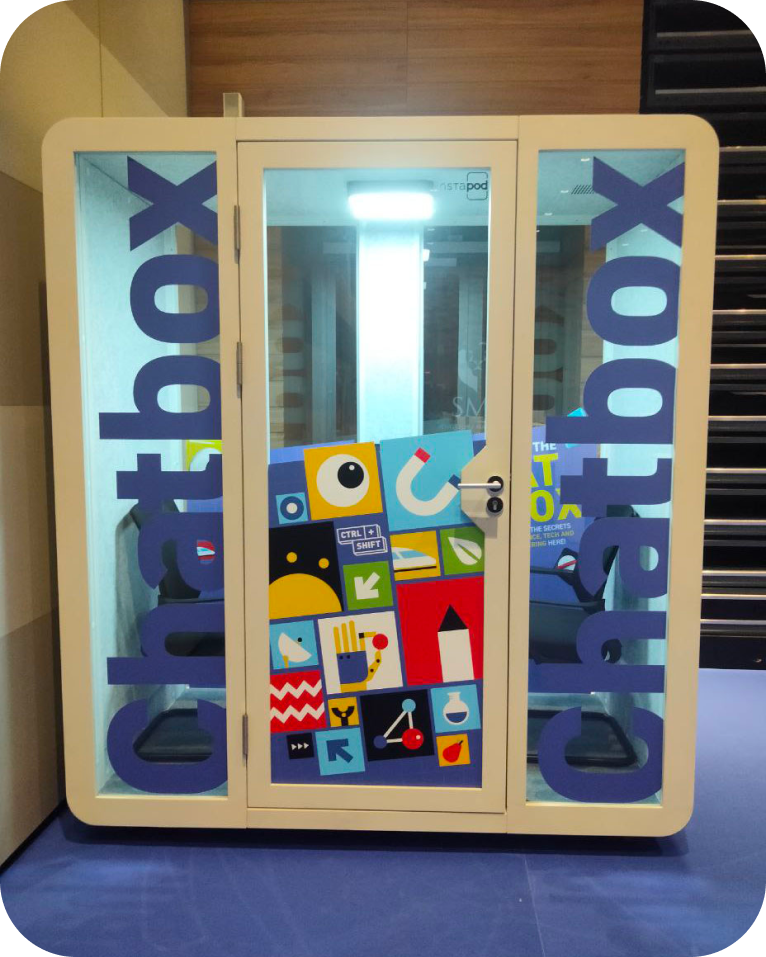 Instapod-indoor-office-booth-numero-series-solo-black-showcase