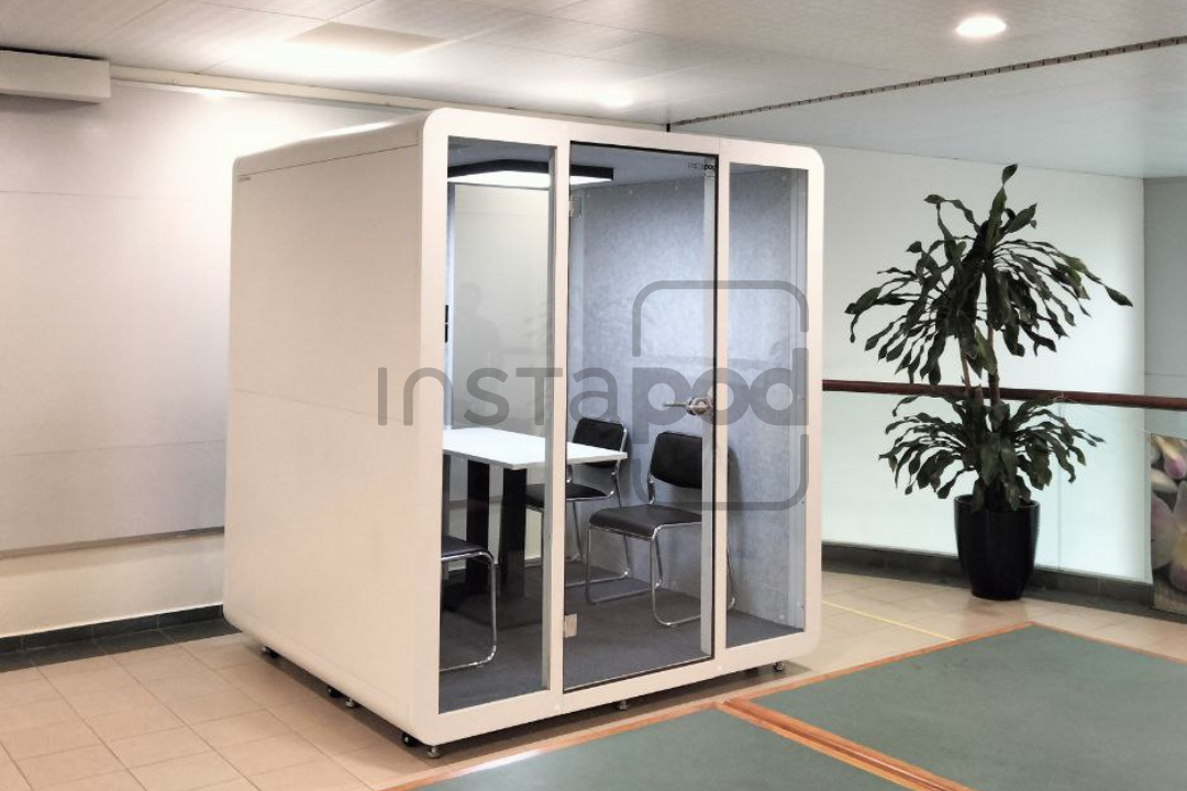 Instapod-indoor-office-booth-numero-series-quad