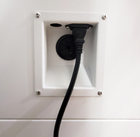 Instapod-numero-series-Incoming-Power-&-Knock-out-hole-for-LAN-cable